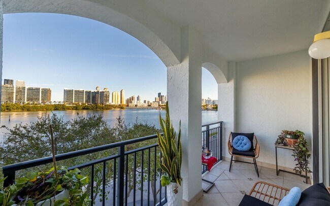 Building Photo - 3255 NE 184th St