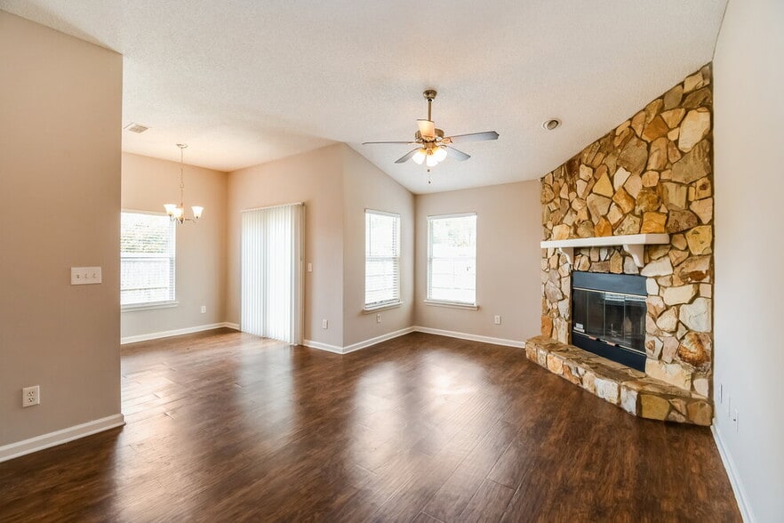 Building Photo - 12279 Sondra Cove Trail N