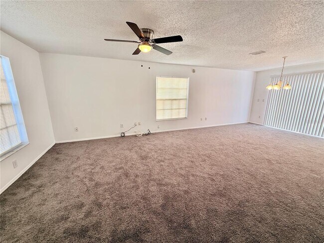 Building Photo - 3237 Fairfield Dr