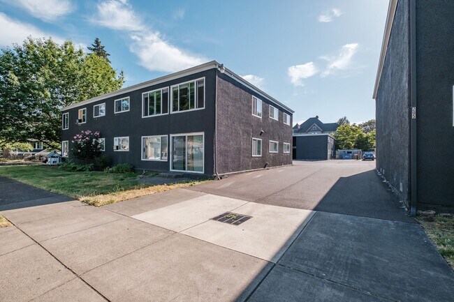 Building Photo - Beautiful 2 Bed, 1 Bath Second Floor Apartment Near Downtown Albany!