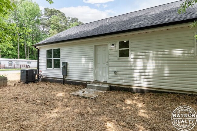 Building Photo - 411 S Chavis St