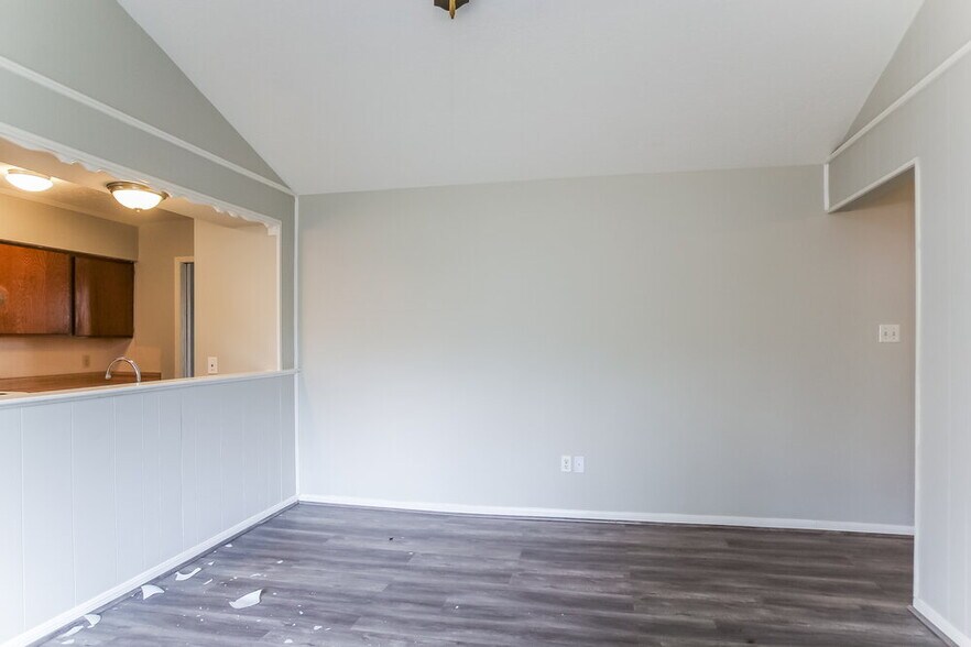 Building Photo - 200 Montrose Cir