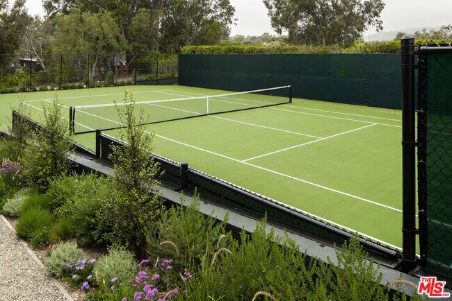 Building Photo - 6763 Zumirez Dr