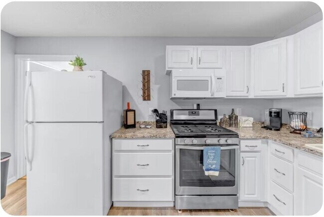 Building Photo - Furnished 1-Bedroom Apartment with Private Entrance and Free Laundry