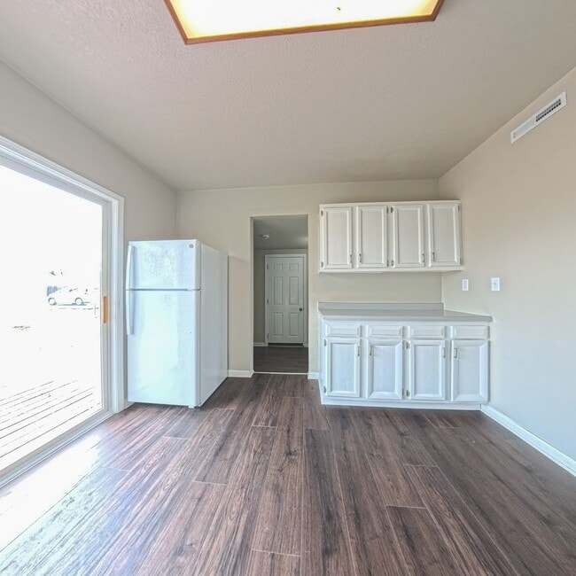 Building Photo - Newly updated 2 bedroom 1 bathroom home-Melcher