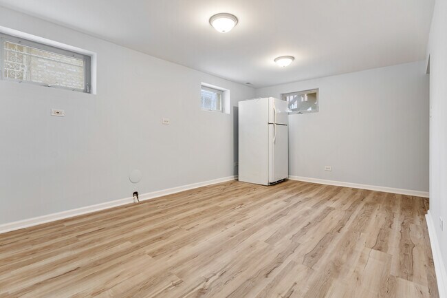 Building Photo - 2931 N 76th Ave