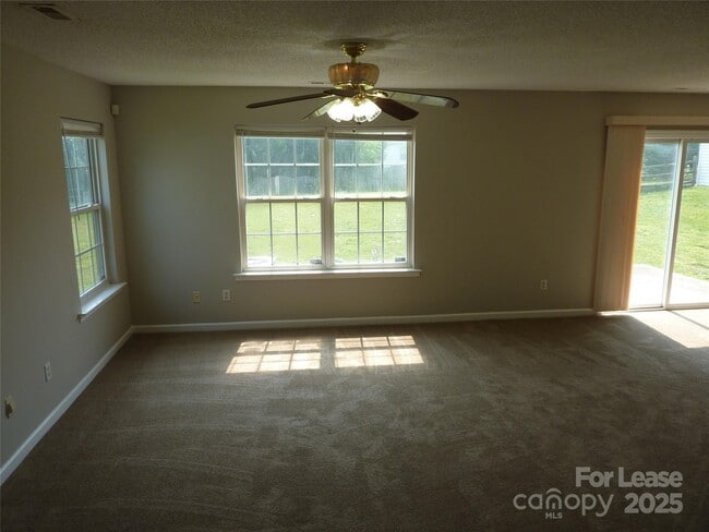 Building Photo - 8841 Laurel Run Dr