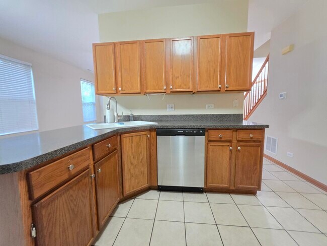 Building Photo - 3959 Blackstone Dr