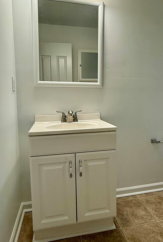 Building Photo - 3116 Alenes Dr