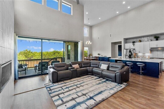 Building Photo - 820 Palamos Dr