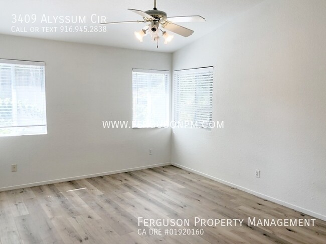 Building Photo - Three Bedroom Home with a Den Located in E...