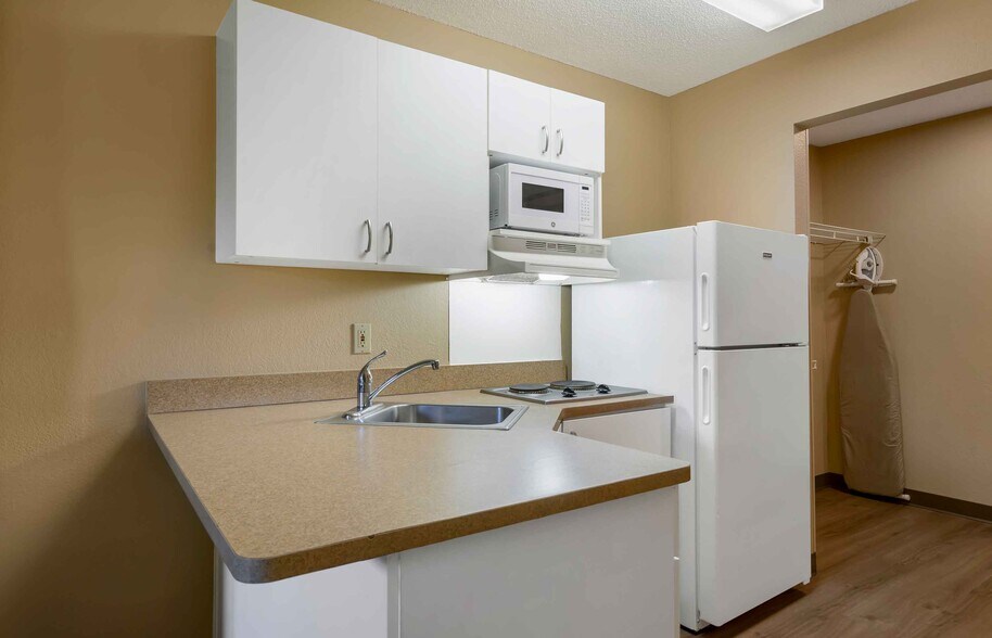 Building Photo - Furnished Studio-St. Petersburg - Clearwat...