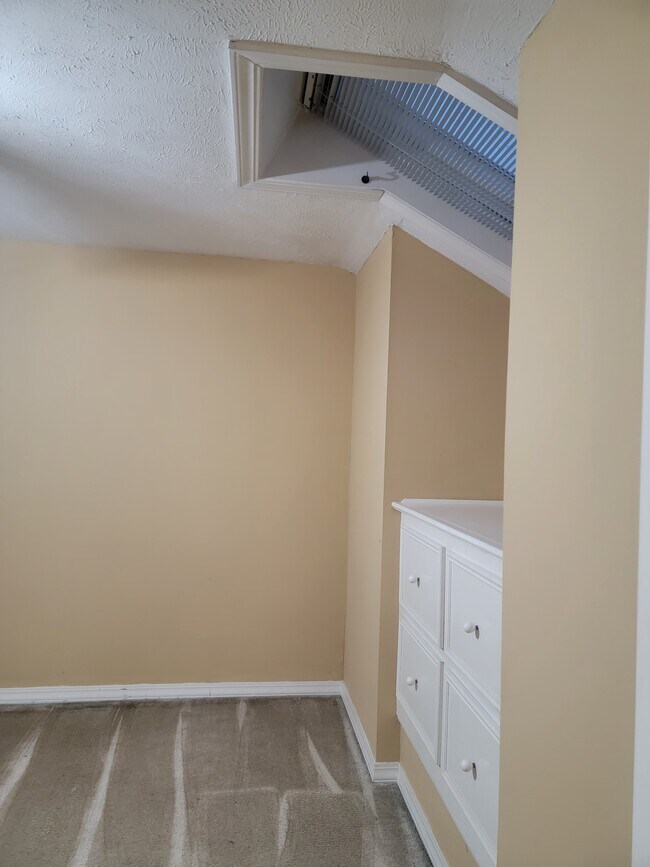 Building Photo - 121 N Brighton Dr