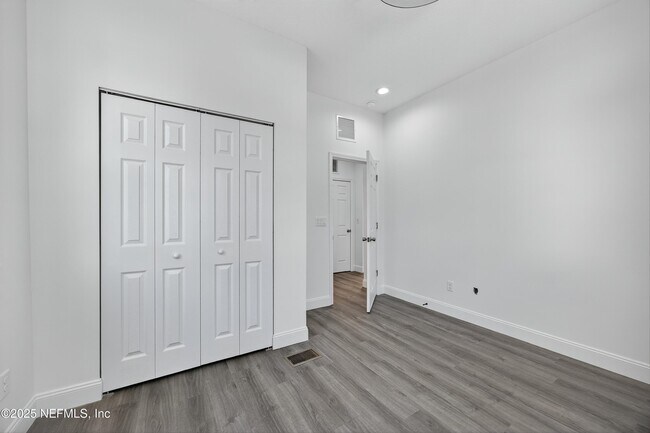 Building Photo - 2315 Park St