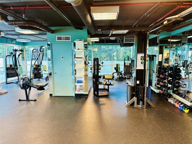 Building Photo - 650 West Ave