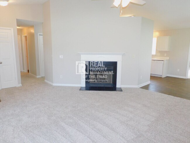 Building Photo - Beautiful 3BR/2BA Home in Southeast Greens...