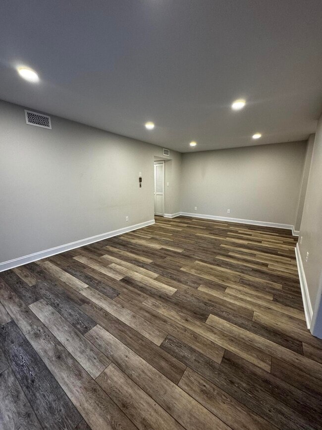 Building Photo - 175 Malabu Dr