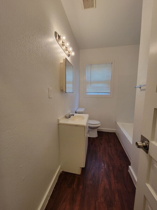 Building Photo - Charming 3-Bedroom Home in the Heart of San Antonio