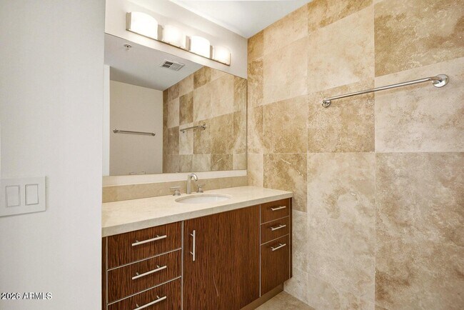 Building Photo - 7131 E Rancho Vista Dr