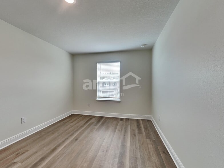 Building Photo - 27178 St Andrews Ave