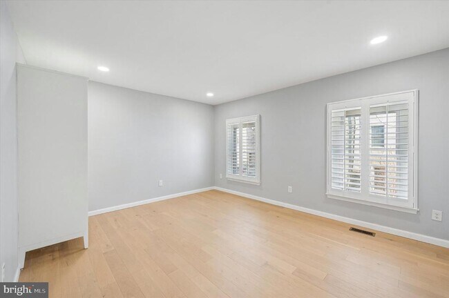 Building Photo - 4822 Ogle St