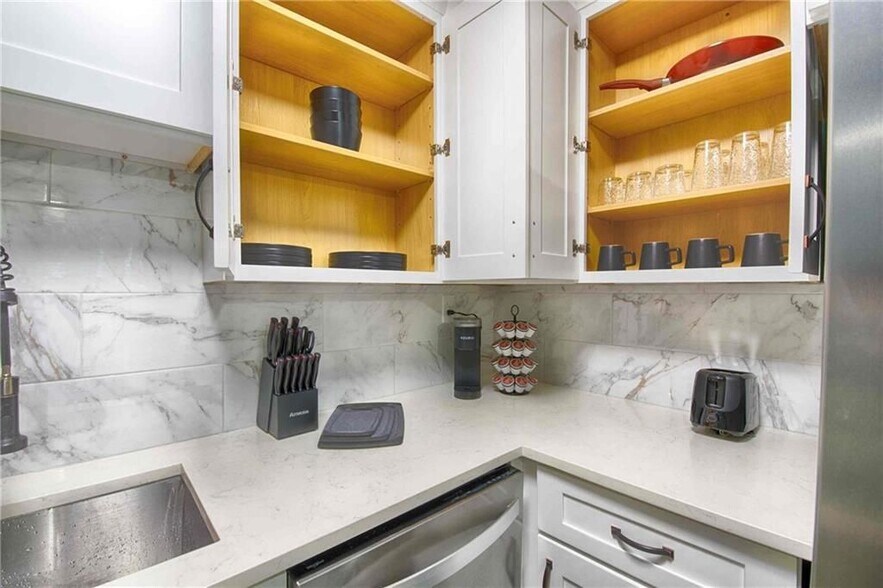 Building Photo - 1225 Graymont Dr SW