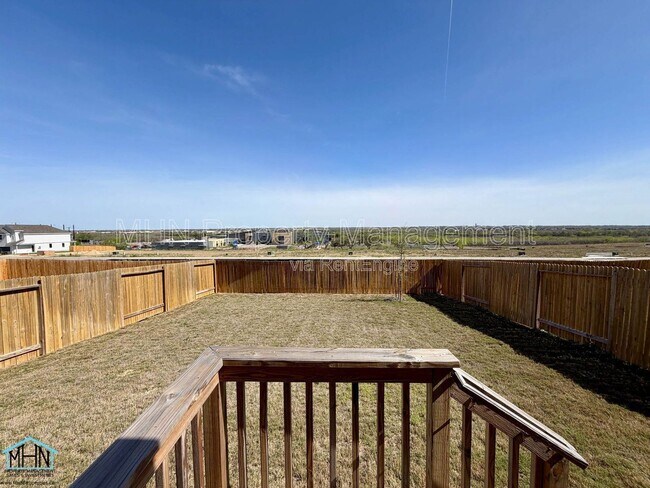 Building Photo - 11151 Hollinger Cir