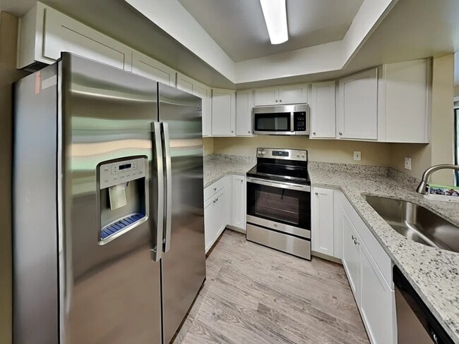 Building Photo - 2041 Nottingdale Ln