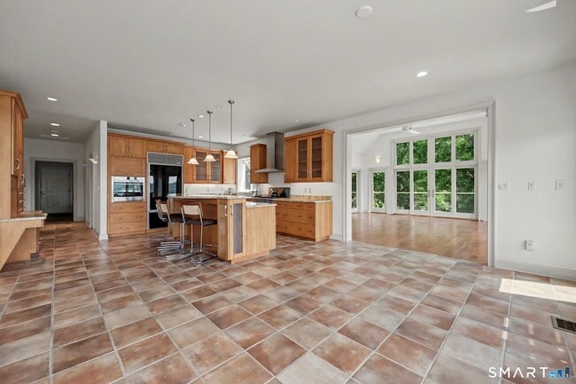 Building Photo - 12 Fox Run