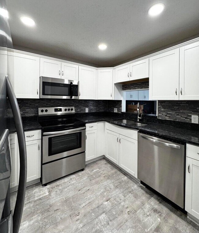 Building Photo - 404 Bainbridge Ct