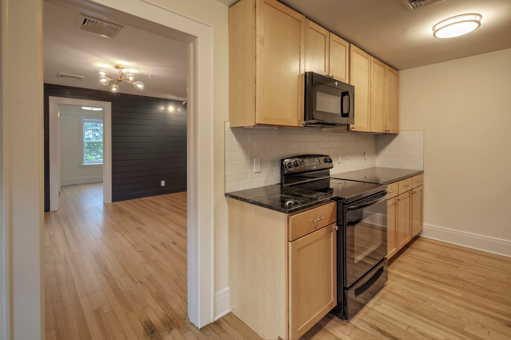 Kitchen - 1926 Long Hill Rd