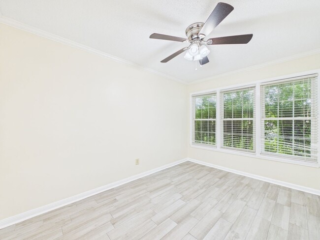 Building Photo - AVAILABLE NOW! 2 Bedroom 2 Bathroom