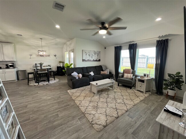 Building Photo - 827 Teal Moon Dr