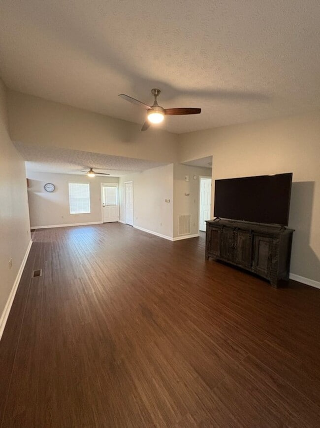 Building Photo - 1807 Brookline Ct