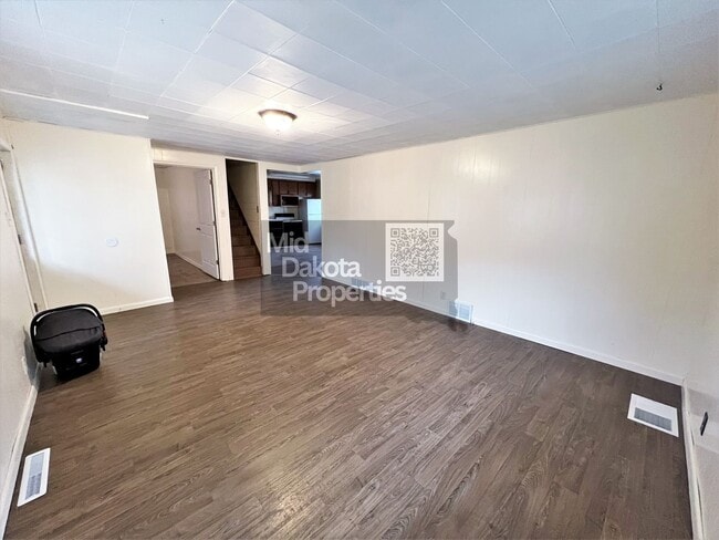 Building Photo - 414 E 7th-4 Bedroom Home