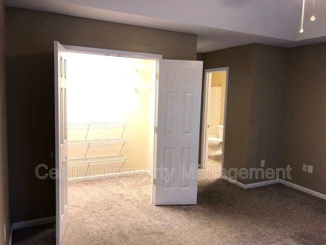 Building Photo - 547 Clairidge Dr