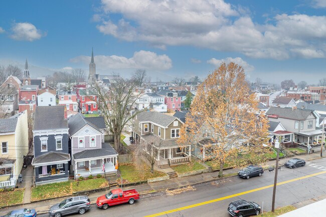 Building Photo - 435 Elm St