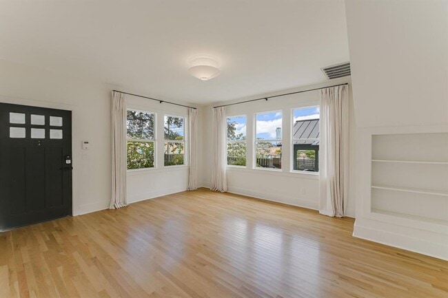 Building Photo - 1203 Newton St