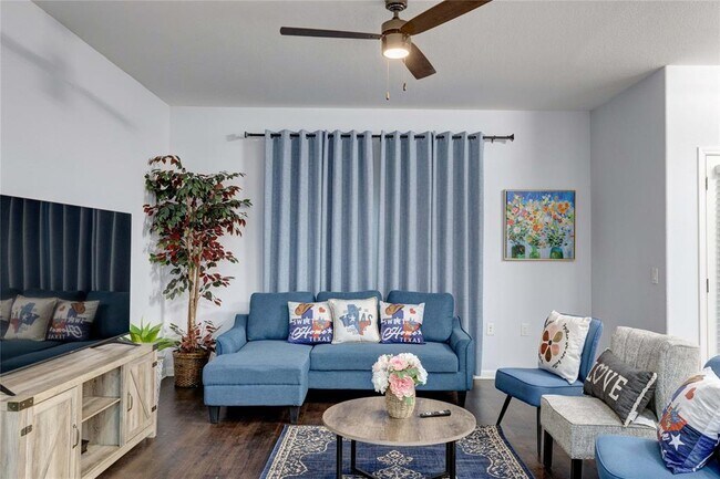 Building Photo - 7510 Lazy Creek Dr