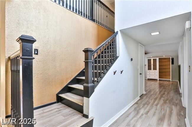 Building Photo - 722 Barrie Ct