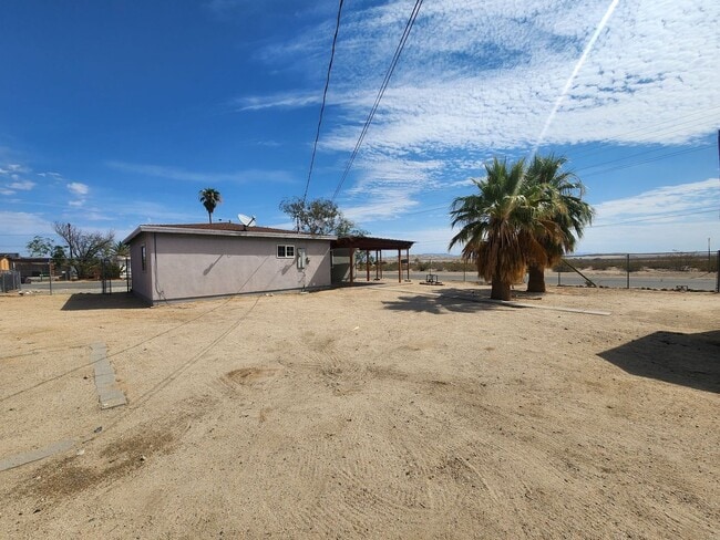 Building Photo - COMING SOON! 2 BEDROOM HOME