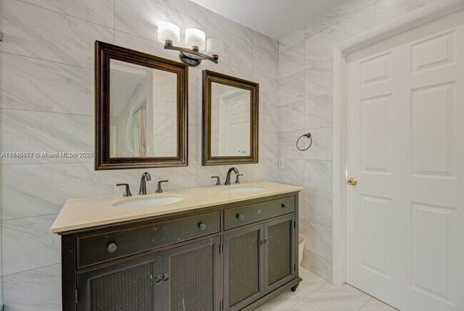 Building Photo - 9953 SW 147th Ct