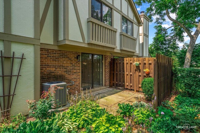 Building Photo - 1745 Ennis Ln