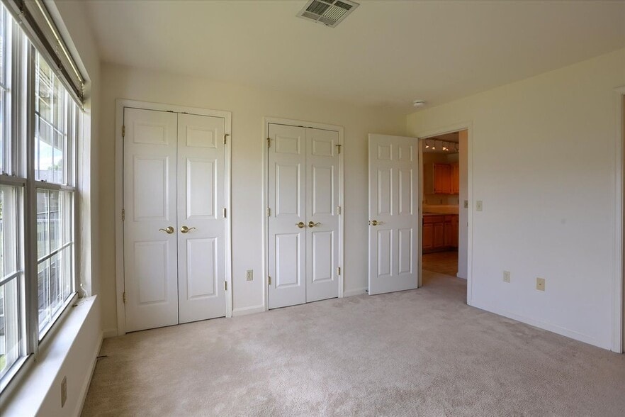 Building Photo - 136 Cardinal Ln