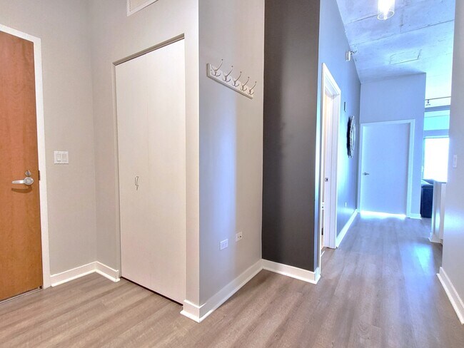 Building Photo - 235 W Van Buren St