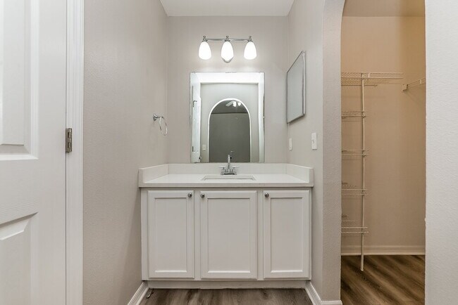 Building Photo - 1023 Brenton Leaf Dr