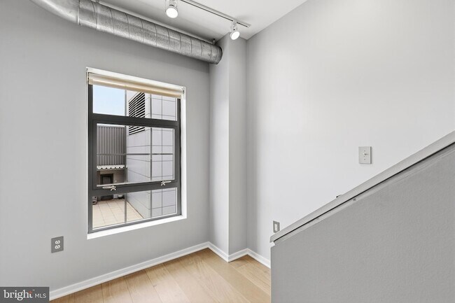 Building Photo - 1200 Steuart St