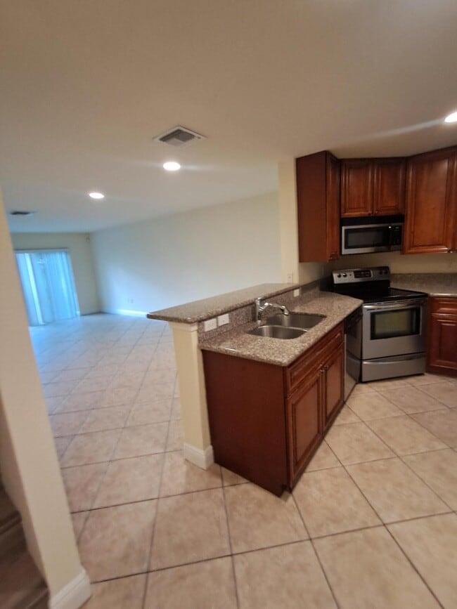 Building Photo - 4825 Springfield St