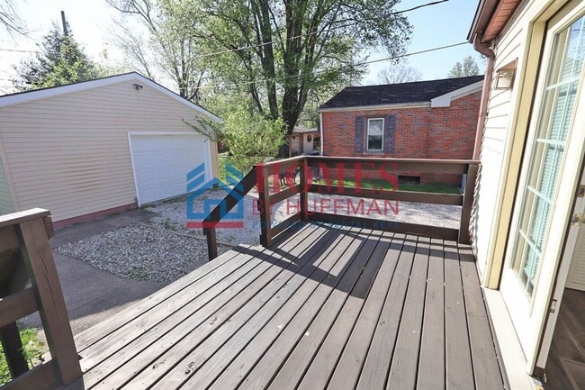 Building Photo - Two Bedroom House | Detached Garage