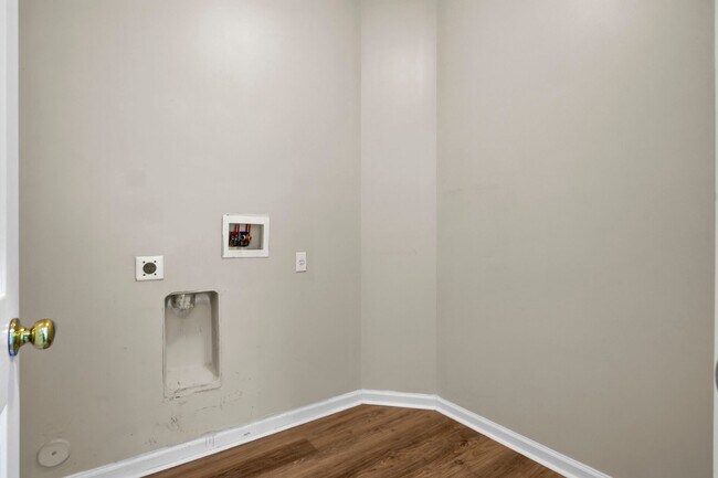 Building Photo - Spacious 5-Bedroom Rental with Dual Master...
